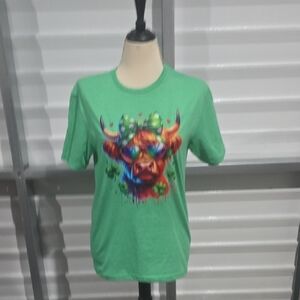 Gildan Softstyle Green T-Shirt with Highland Cow Graphic St Patricks Day  Medium